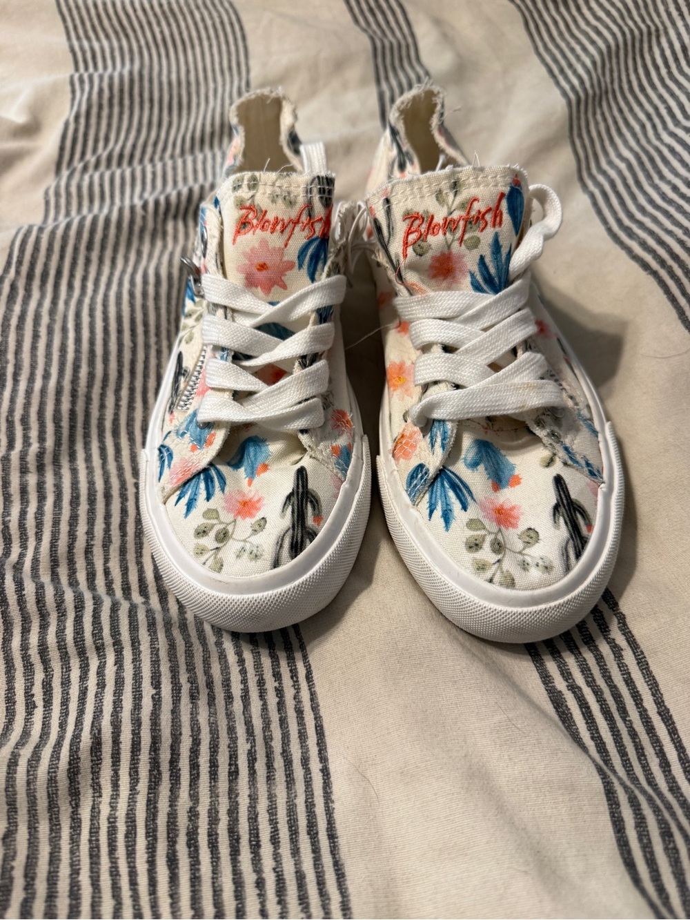 Blowfish Malibu Floral Canvas Lace-Up Sneakers - White/Blue/Pink